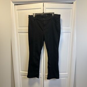 Old Navy Women’s Mid Rise Wow Boot-Cut Jeans Size Women’s 16 Short Color Black